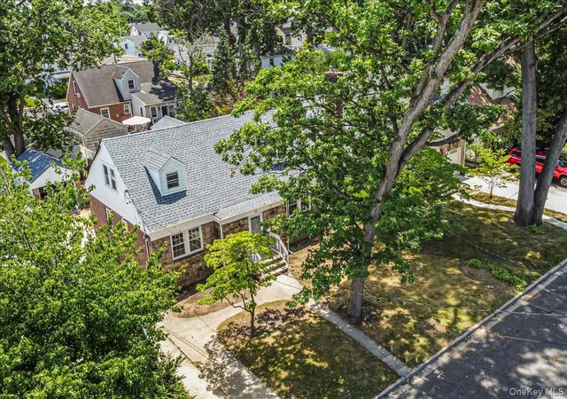 2nd image of 15 Astor Pl, Hempstead, NY 11581 | MLS# 1020404