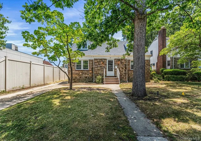 4th image of 15 Astor Pl, Hempstead, NY 11581 | MLS# 1020404