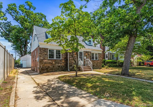 5th image of 15 Astor Pl, Hempstead, NY 11581 | MLS# 1020404