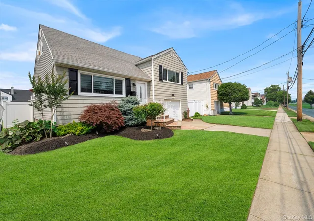 Photo 2 of Single family home for sale at 40 Martha St, Hempstead, NY 11520 | MLS# 1020410 | Listing updated on 2026-09-17
