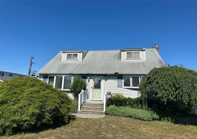 2nd image of 4 Rosemary Dr, Oyster Bay, NY 11758 | MLS# 1020414