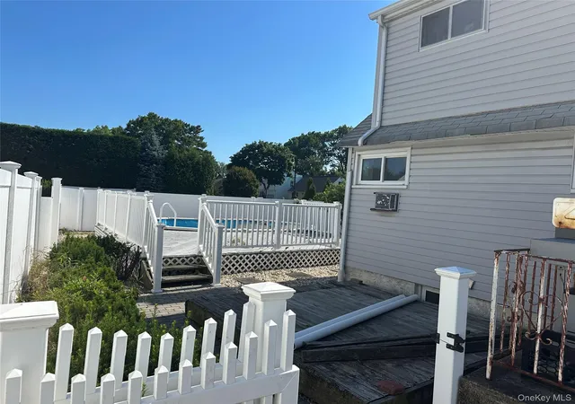 4th image of 4 Rosemary Dr, Oyster Bay, NY 11758 | MLS# 1020414
