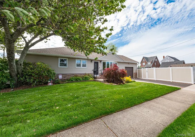 3rd image of 19 Buchanan Ave, Babylon, NY 11701 | MLS# 1020417