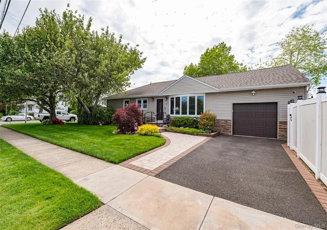 4th image of 19 Buchanan Ave, Babylon, NY 11701 | MLS# 1020417