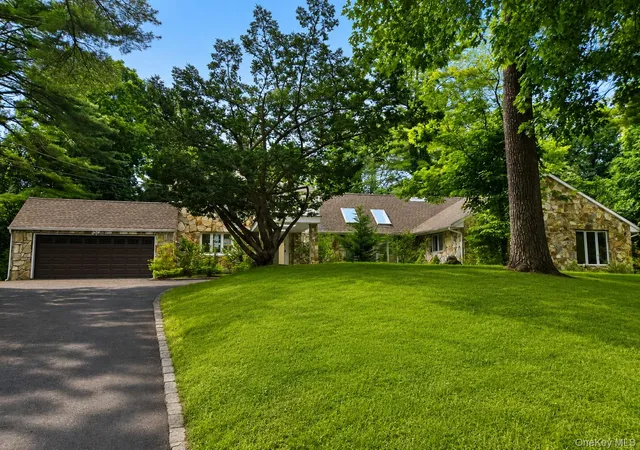Photo 3 of Single family home for sale at 32 Valley Rd, North Hempstead, NY 11568 | MLS# 1020445 | Listing updated on 2026-09-12