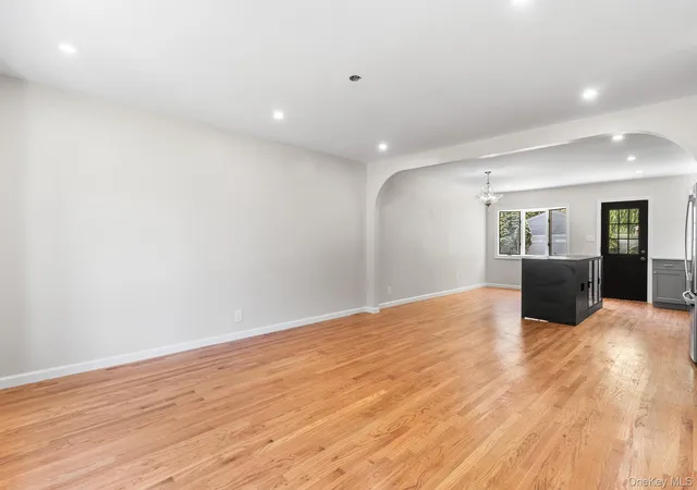 4th image of 906 Stratford Dr, Hempstead, NY 11554 | MLS# 1020447