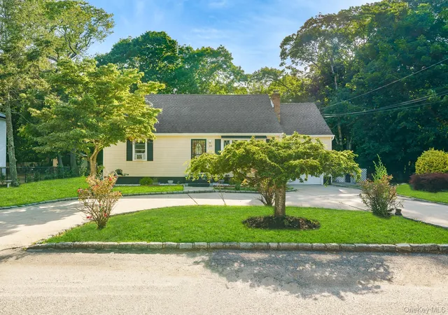 Homes for sale in Islip, NY | 30 Dow St, Islip, NY 11722 | MLS# 1020455
