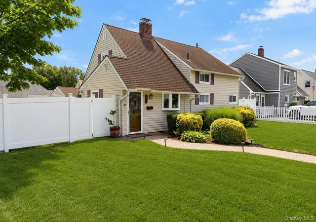 Homes for sale in Hempstead, NY | 164 Bloomingdale Rd Rd, Hempstead, NY 11756 | MLS# 1020459