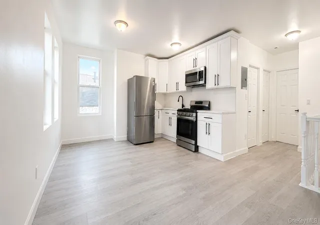 3rd image of 927 Summit Ave, Bronx, NY 10452 | MLS# 1020462