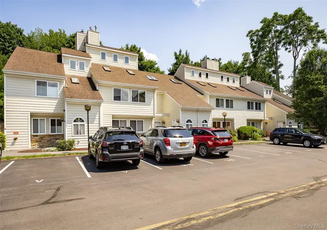 3rd image of 103 Crystal Hill Ln, Poughkeepsie, NY 12603 | MLS# 1020463