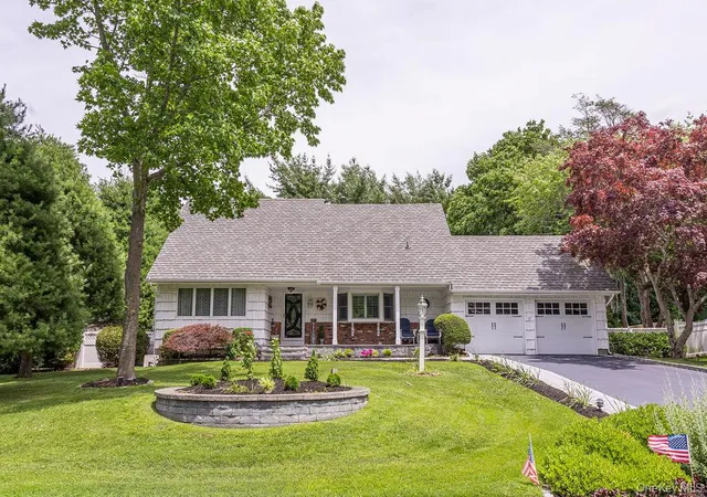 Photo 1 of Sale Pending at 8 Robinhood Ct, Smithtown, NY 11767 | MLS# 1020468 | Listing updated on 2026-09-02