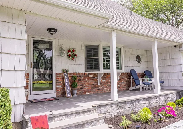 Photo 3 of Sale Pending at 8 Robinhood Ct, Smithtown, NY 11767 | MLS# 1020468 | Listing updated on 2026-09-02