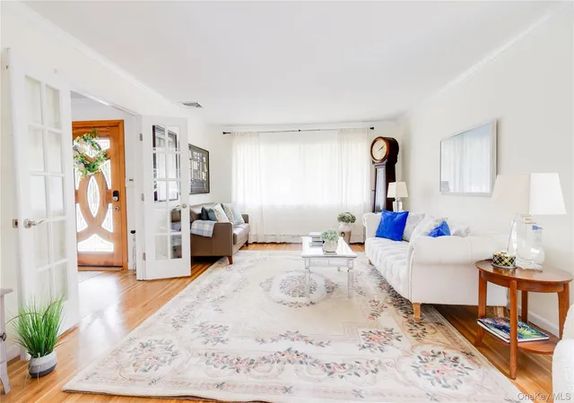 Photo 4 of Sale Pending at 8 Robinhood Ct, Smithtown, NY 11767 | MLS# 1020468 | Listing updated on 2026-09-02
