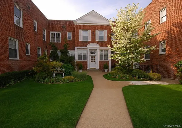 1st image of 270 S Park #205, Hempstead, NY 11570 | MLS# 1020477