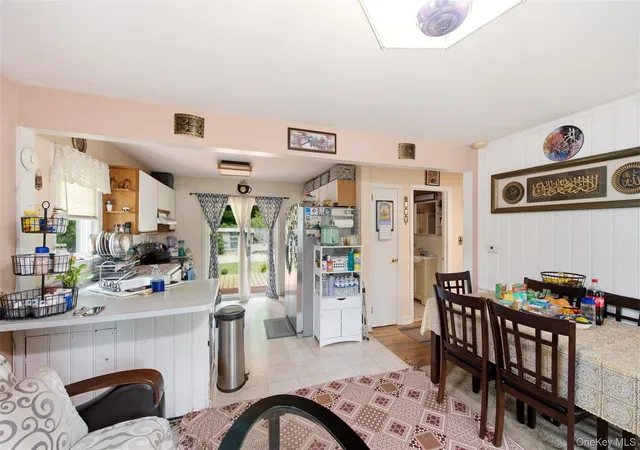 Photo 4 of Single family home for sale at 5 Putnam Pl, Huntington, NY 11746 | MLS# 1020516 | Listing updated on 2026-09-25