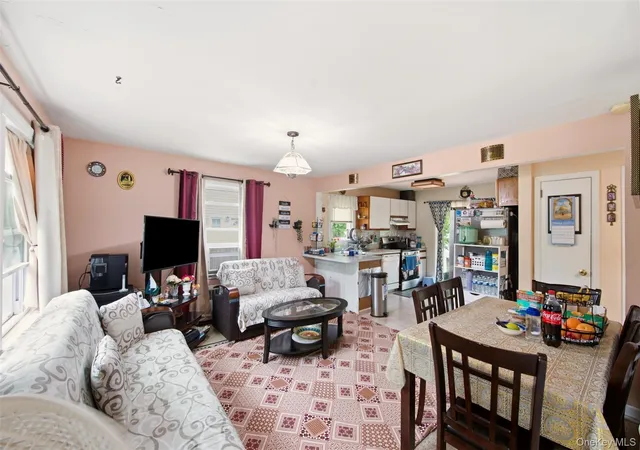 Photo 3 of Single family home for sale at 5 Putnam Pl, Huntington, NY 11746 | MLS# 1020516 | Listing updated on 2026-09-25