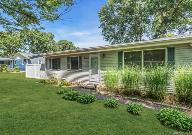 4th image of 11 Wood Ave, Shirley, NY 11967 | MLS# 1020517