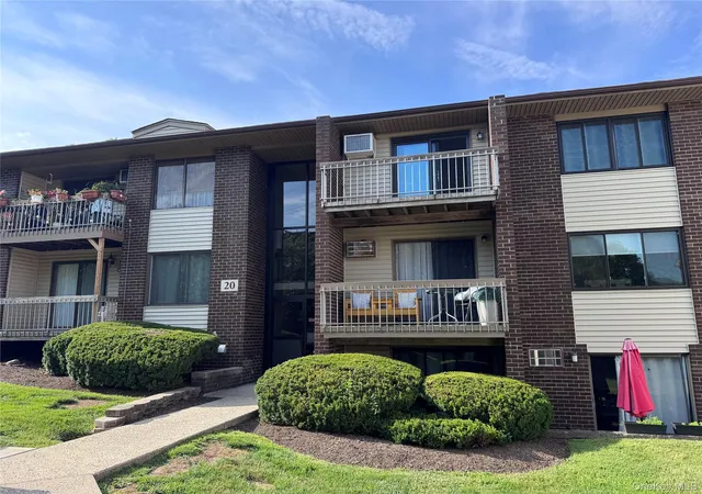 Homes for sale in Haverstraw, NY | 206 Country Club Ln, Haverstraw, NY 10970 | MLS# 1020520