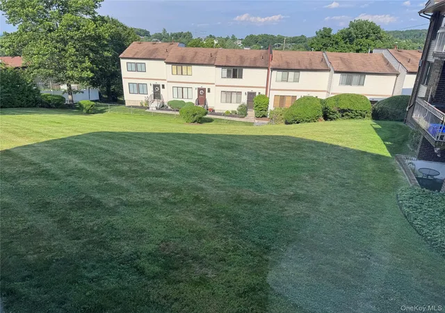 Listing Photo 2 - Condo for sale in building located at 206 Country Clb Ln, Haverstraw, NY 10970
