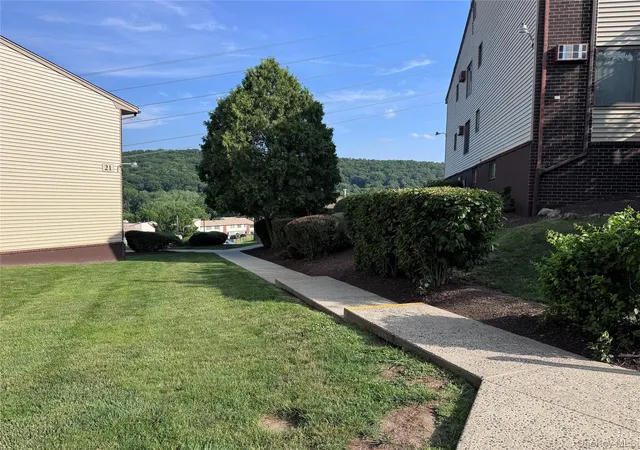 Homes for sale in Haverstraw, NY | 206 Country Club Ln, Haverstraw, NY 10970 | MLS# 1020520