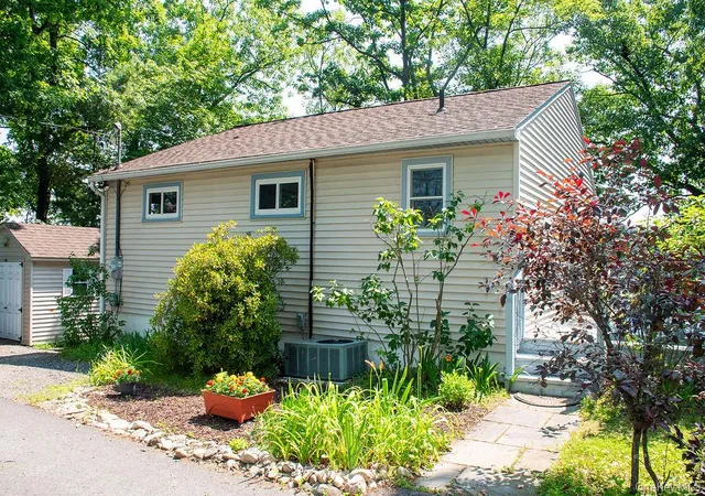 Homes for sale in Kinderhook, NY | 36 Small Hawley Point Rd, Kinderhook, NY 12130 | MLS# 1020538