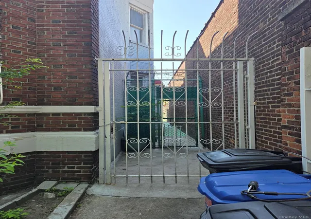 Photo 3 of Multi family home for sale at 861 Manida St, New York, NY 10474 | MLS# 1020558 | Listing updated on 2026-10-01