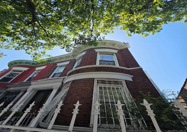 Listing Photo 4 - Condo for sale in building located at 861 Manida St, New York, NY 10474