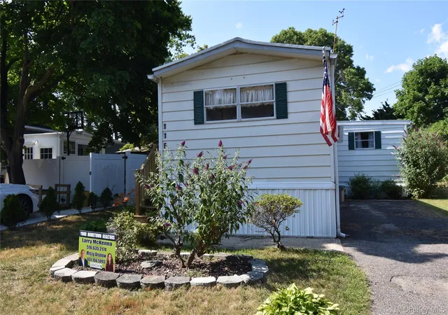 Homes for sale in Islip, NY | 116 Lincoln Ave, Islip, NY 11741 | MLS# 1020562