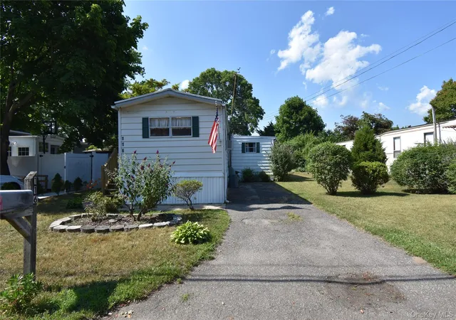 Homes for sale in Islip, NY | 116 Lincoln Ave, Islip, NY 11741 | MLS# 1020562