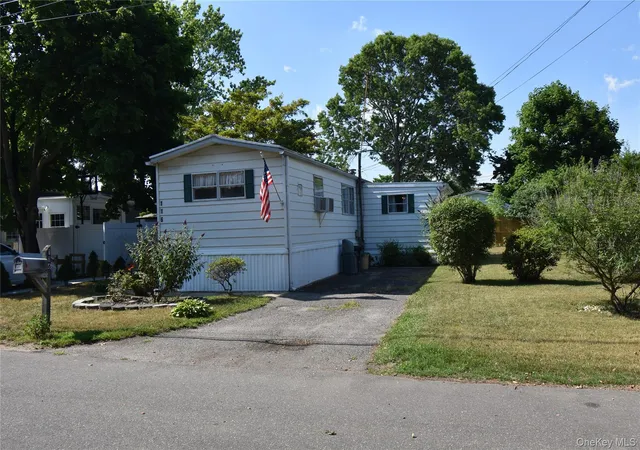 3rd image of 116 Lincoln Ave, Holbrook, NY 11741 | MLS# 1020562