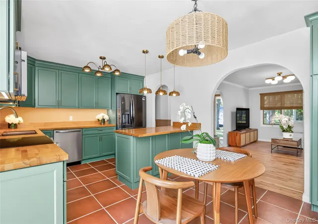 2nd image of 18 Lovell Rd, Southampton, NY 11946 | MLS# 1020568
