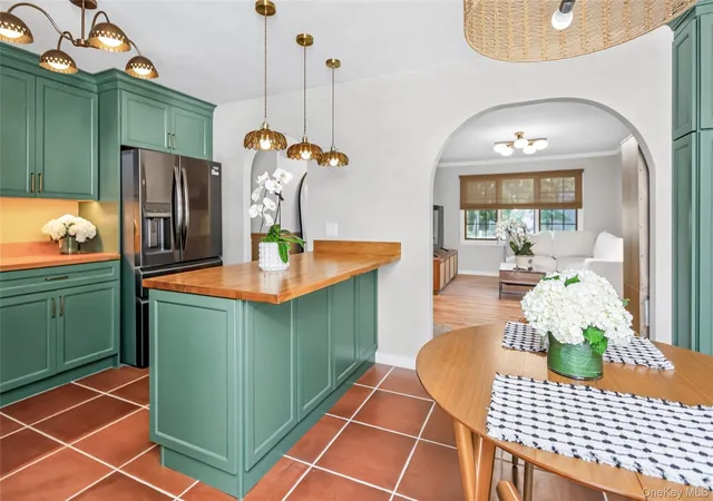 5th image of 18 Lovell Rd, Southampton, NY 11946 | MLS# 1020568