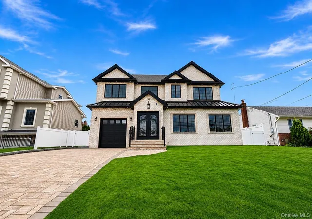 2nd image of 37 Beverly Dr, North Hempstead, NY 11507 | MLS# 1020578