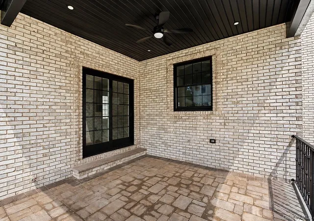 Photo 3 of Sale Pending at 37 Beverly Dr, North Hempstead, NY 11507 | MLS# 1020578 | Listing updated on 2026-10-07