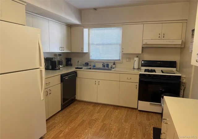 Photo 3 of Sale Pending at 939 Steele Blvd, Hempstead, NY 11510 | MLS# 1020588 | Listing updated on 2026-07-29
