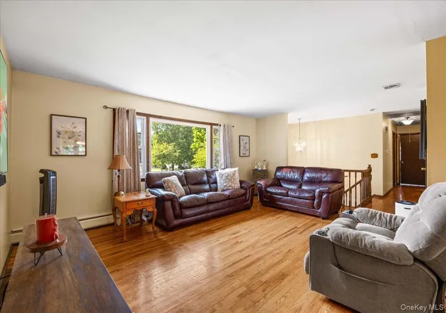 Homes for sale in Warwick (town), NY | 19 Bradner Dr, Warwick (town), NY 10990 | MLS# 1020592