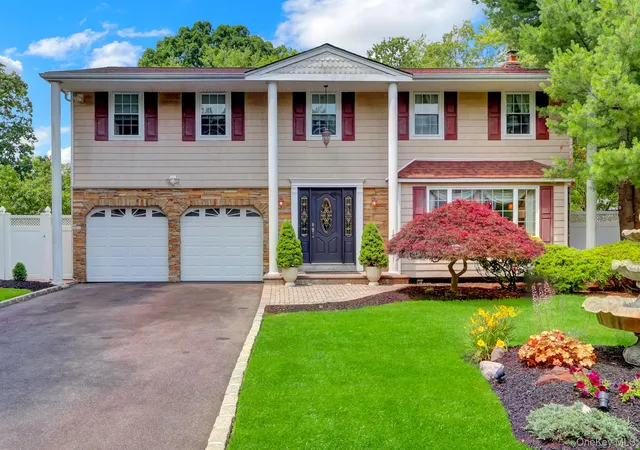 Photo 1 of Sale Pending at 140 Wedgewood Dr, Hauppauge, NY 11788 | MLS# 1020596 | Listing updated on 2026-08-14