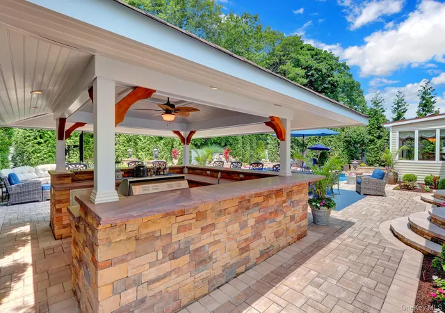 Photo 3 of Sale Pending at 140 Wedgewood Dr, Hauppauge, NY 11788 | MLS# 1020596 | Listing updated on 2026-08-14