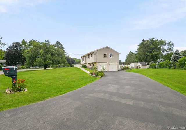 3rd image of 40 Long Meadow Dr, Hyde Park, NY 12580 | MLS# 1020599