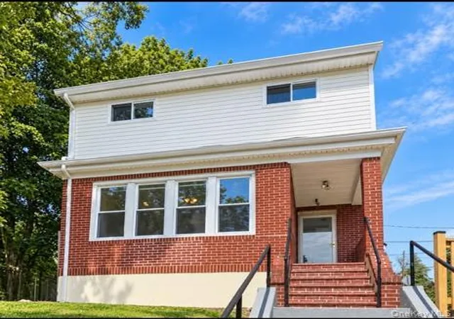 Photo 1 of Single family home for sale at 13 Knoll Pl, Glen Cove, NY 11542 | MLS# 1020604 | Listing updated on 2026-10-07