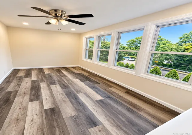Photo 4 of Single family home for sale at 13 Knoll Pl, Glen Cove, NY 11542 | MLS# 1020604 | Listing updated on 2026-10-07