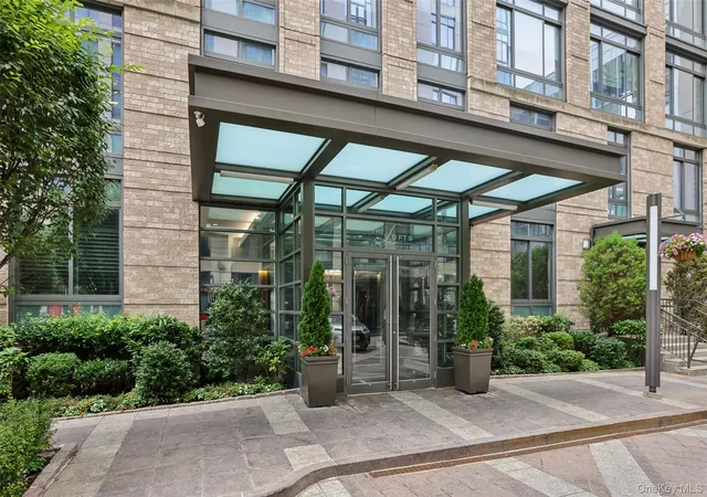 Homes for sale in White Plains, NY | 25 City Pl #6C, White Plains, NY 10601 | MLS# 1020622