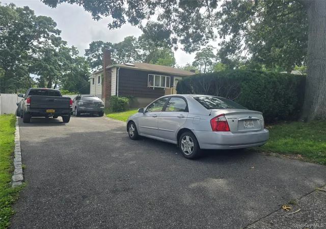 Photo 3 of Single family home for sale at 20 Birch Ave, Brookhaven, NY 11738 | MLS# 1020644 | Listing updated on 2026-09-06