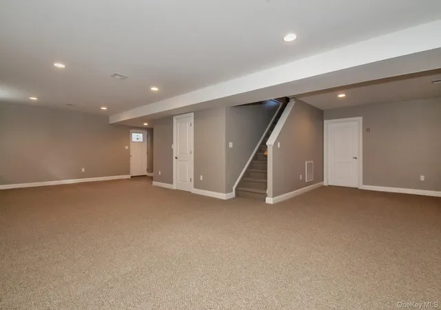 21st image of 17 Vera Ave, Oyster Bay, NY 11803 | MLS# 1020683