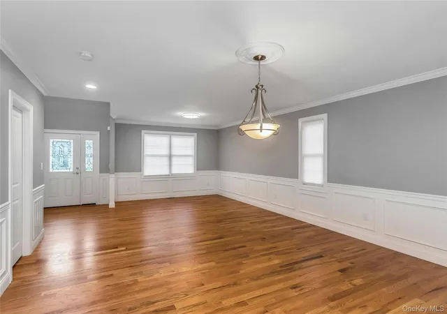 3rd image of 17 Vera Ave, Oyster Bay, NY 11803 | MLS# 1020683