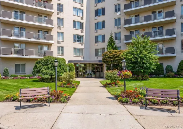 Homes for sale in North Hempstead, NY | 135 Post Ave #2Q, North Hempstead, NY 11590 | MLS# 1020686