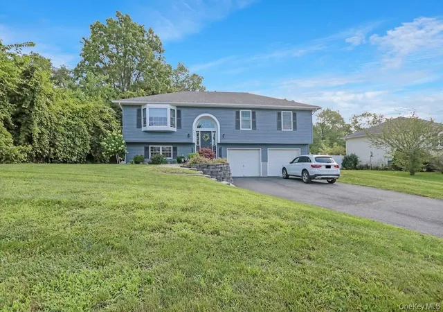 Homes for sale in Newburgh (town), NY | 13 Jodphur Ln, Newburgh (town), NY 12550 | MLS# 1020722