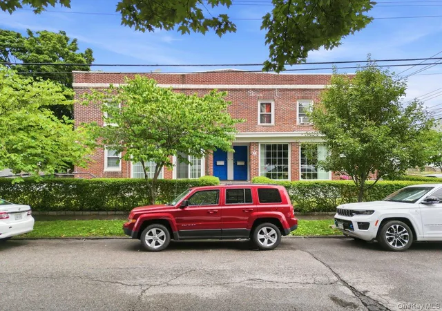2nd image of 21 Crescent Pl, Yonkers, NY 10704 | MLS# 1020735