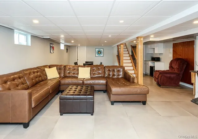Photo 3 of Single family home for sale at 41 Cambria Rd, Oyster Bay, NY 11791 | MLS# 1020752 | Listing updated on 2026-09-27