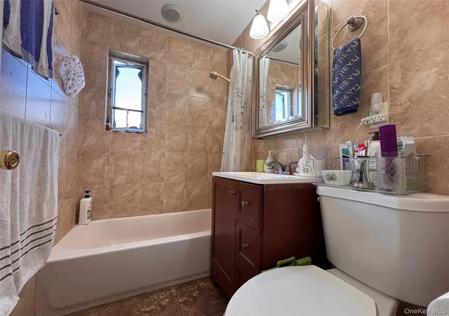 2nd image of 224-14 Hillside Ave, New York, NY 11427